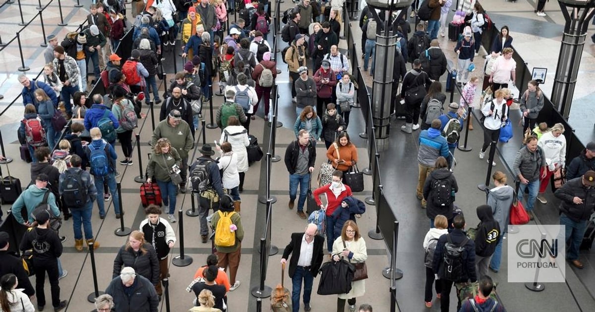 Vai deixar de ser preciso tirar os líquidos com mais de 100ml nos aeroportos