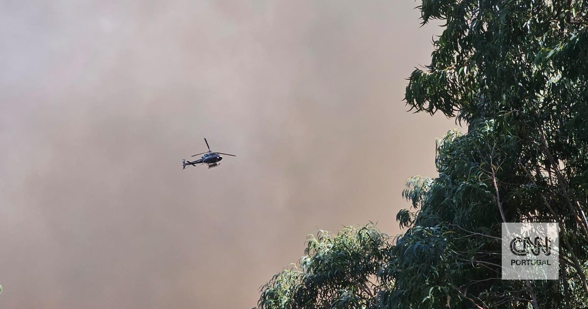 Dois concelhos em emergência e aldeias em risco no maior de quatro grandes incêndios em Portugal