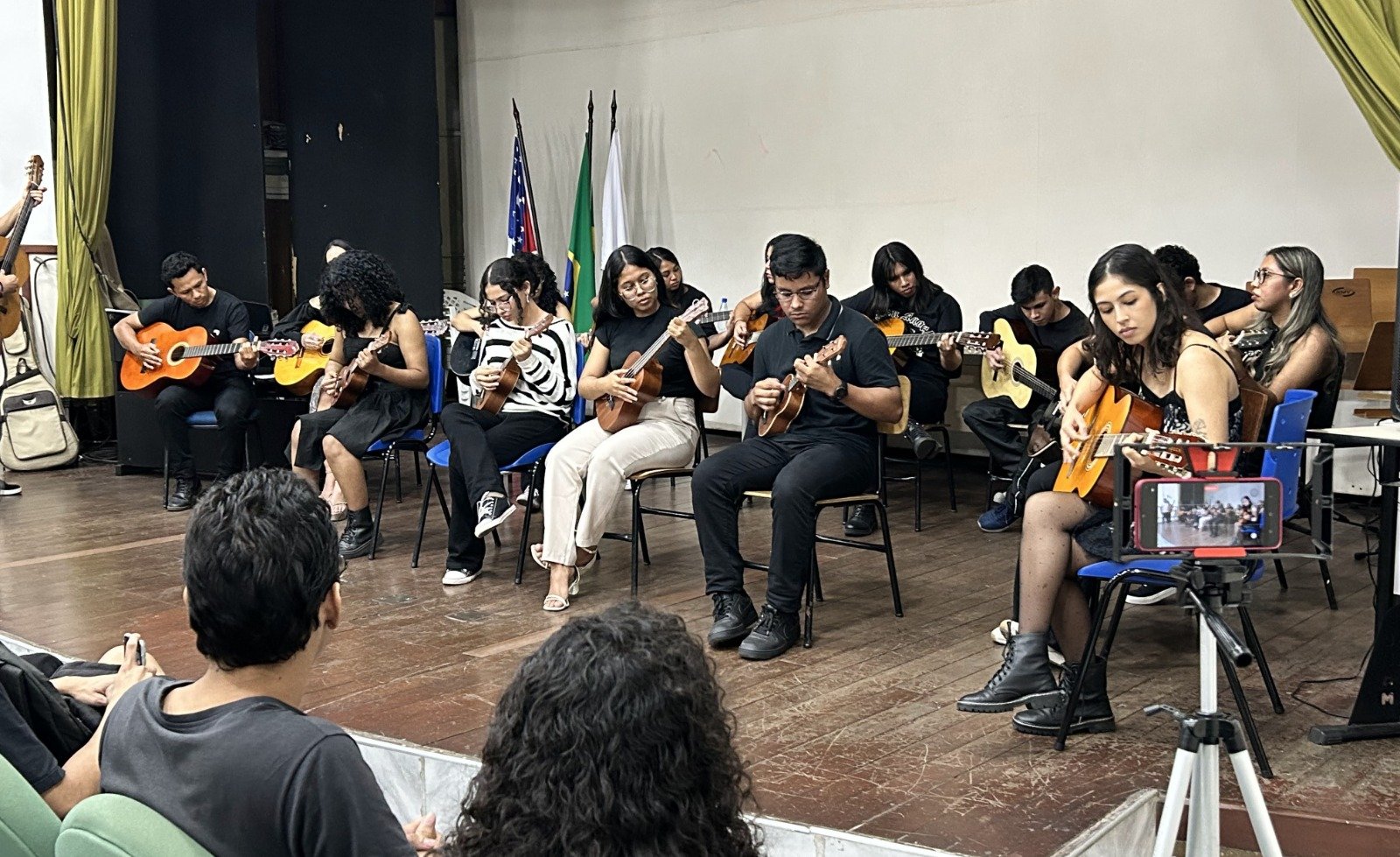 Ufam abre 361 vagas em cursos gratuitos de Artes Visuais e Música