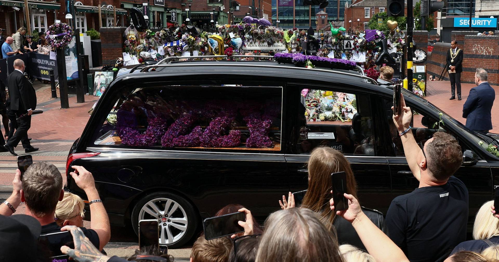 Funeral de Ozzy Osbourne: milhares prestaram última homenagem ao artista