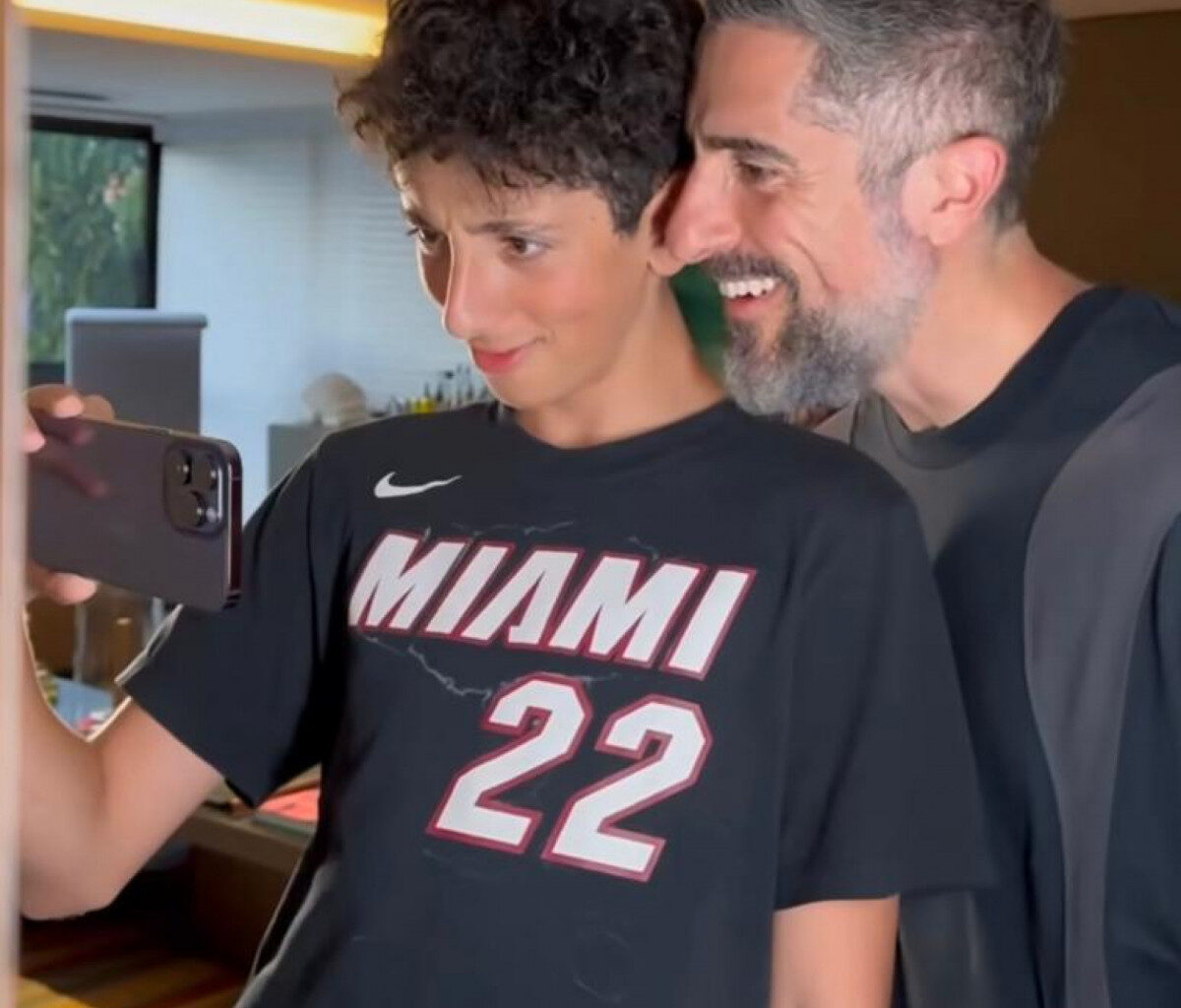 Marcos Mion recria foto antiga com filho e semelhança surpreende: 'Xerox' | Celebridades