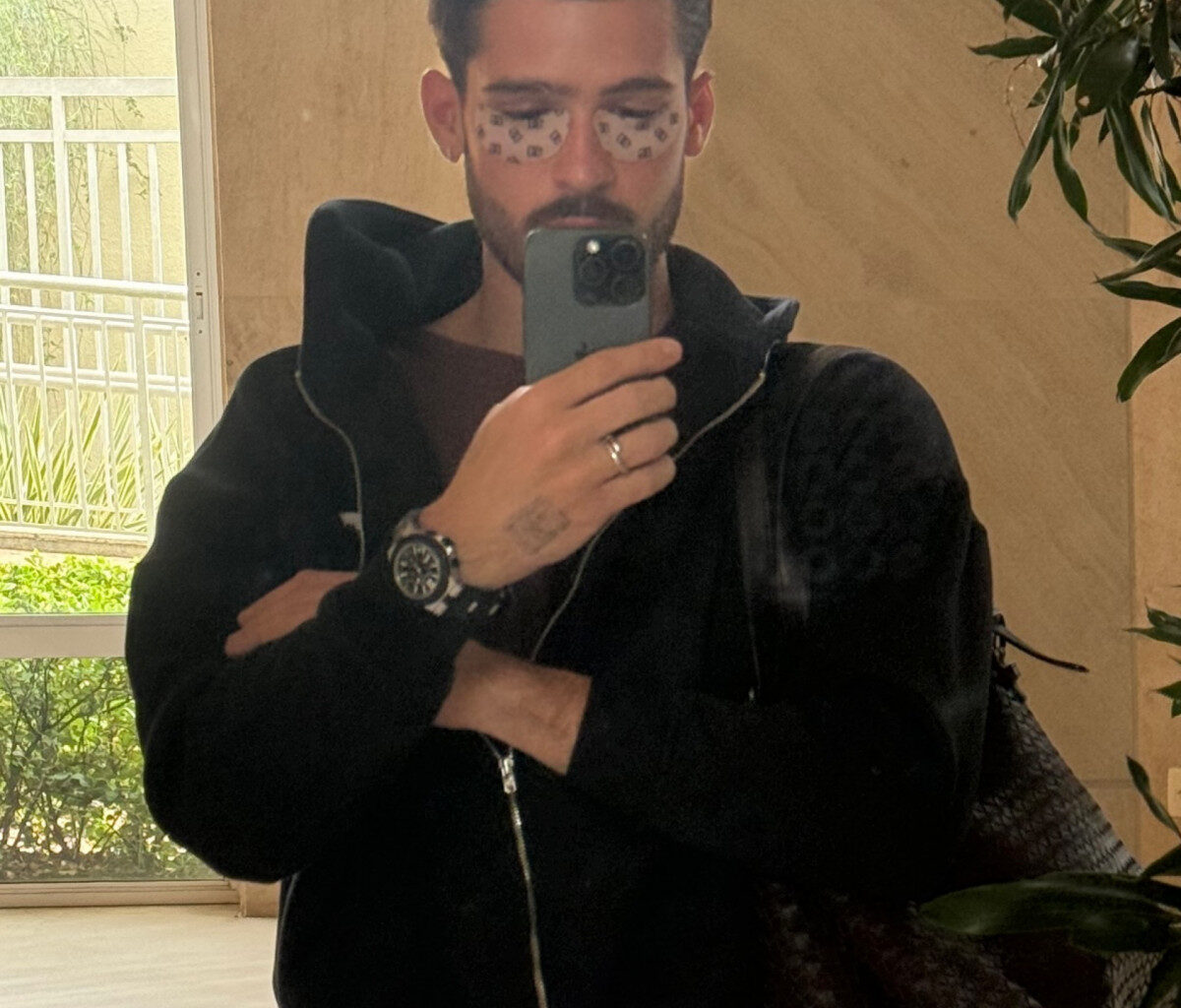 João Guilherme surge em clique de saia e máscara facial | Celebridades