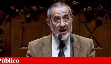 PCP quer 25 dias úteis de férias para todos os trabalhadores | Legislação laboral