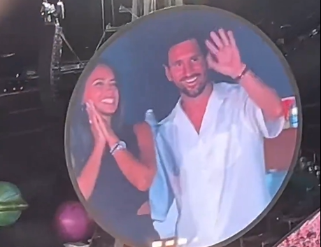 'Kiss cam' dos Coldplay de novo em destaque... com Messi (vídeo)