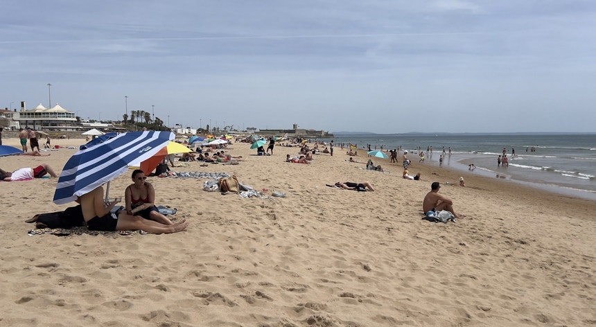 Aviso amarelo prolongado até madrugada de terça-feira em 14 distritos devido ao calor