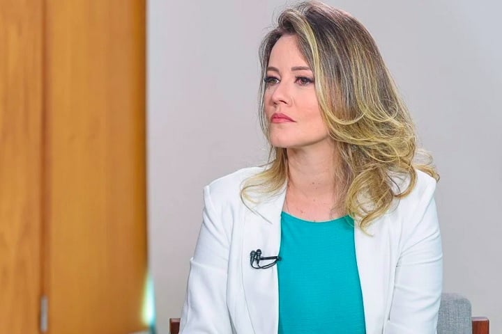 Depois de sofrer a pancada, a apresentadora se sentiu tonta e chegou a ser levada de ambulância. Ela sofreu apenas ferimentos leves.-Ricardo Stuckert/Presidência da República