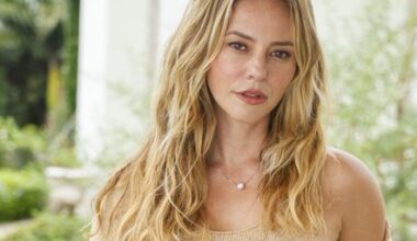 Paolla Oliveira posa em lingerie e impressiona seguidores: "Meu verdadeiro morango do amor" - GZH