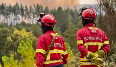 Meios aéreos espanhóis estão a apoiar o combate às chamas em Ponte da Barca