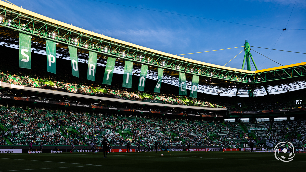 Reforço do Sporting já está em Portugal para assinar