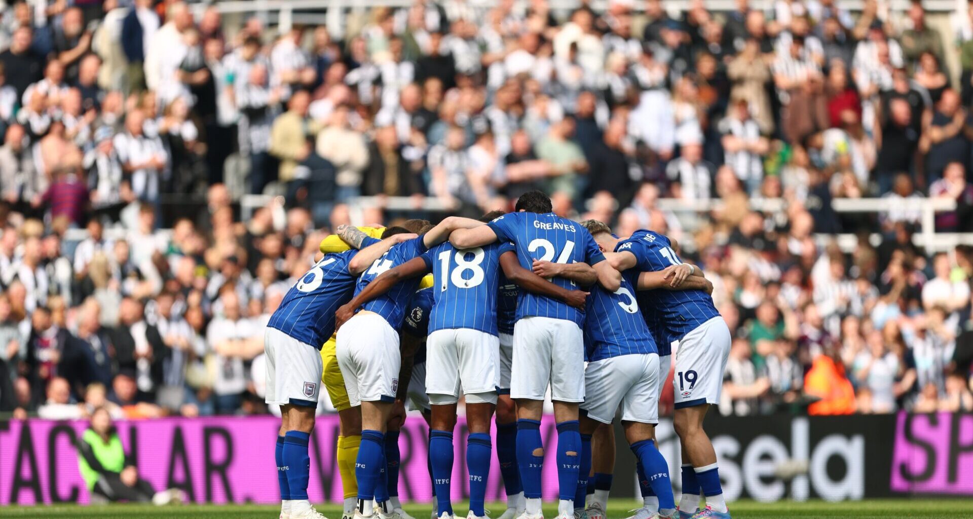 Era alvo do FC Porto para o meio-campo e está a caminho do Ipswich Town por 23 milhões de euros