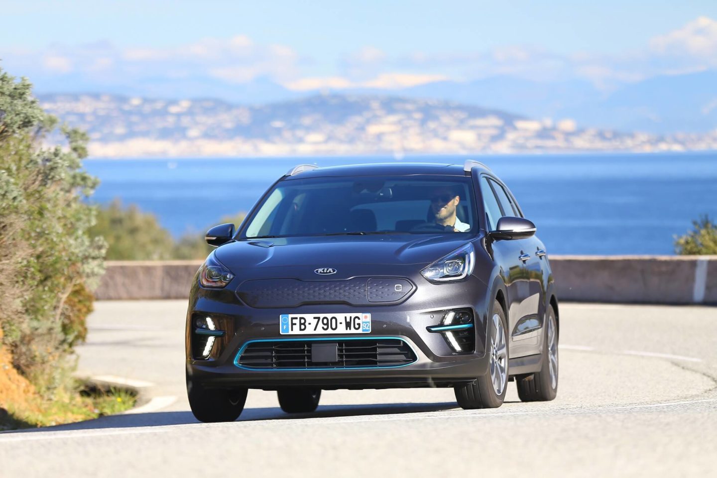 Kia e-Niro na estrada, frente