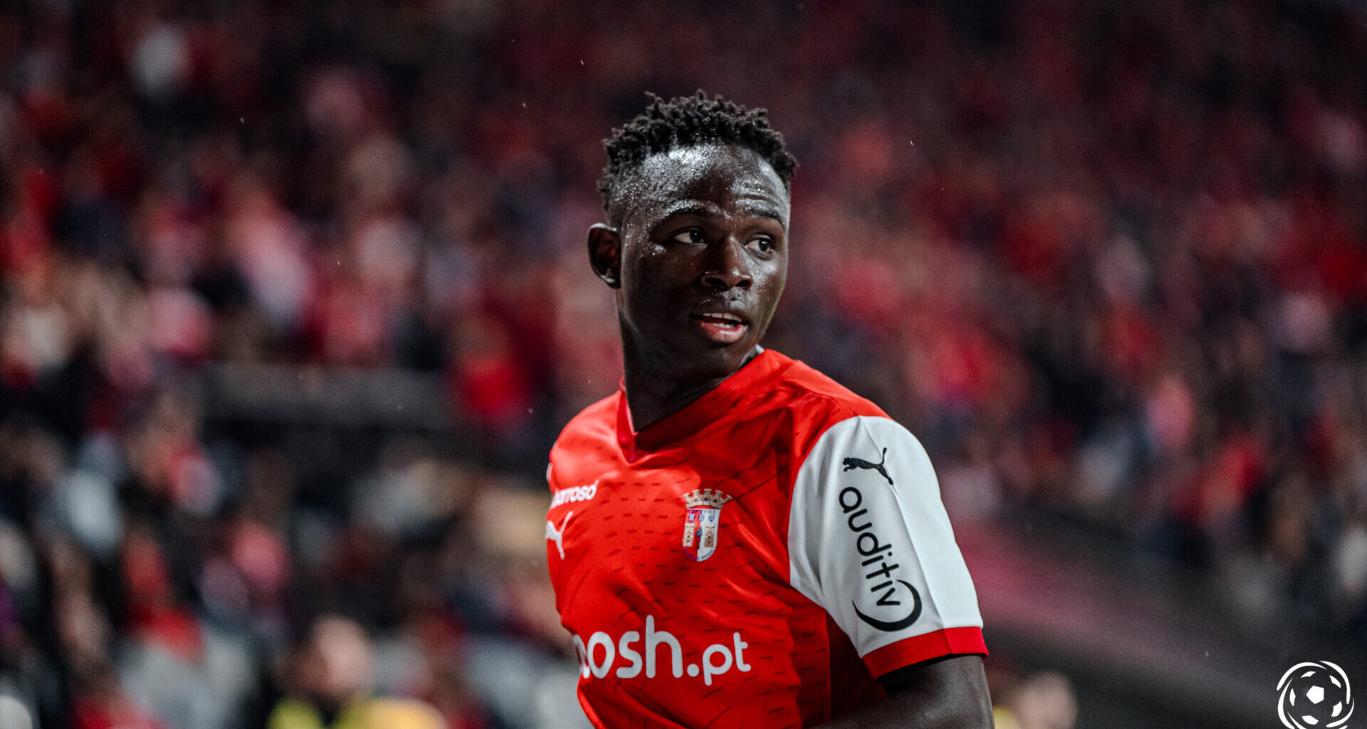 Benfica pisca o olho a Roger Fernandes caso falhe negócio por Moussa