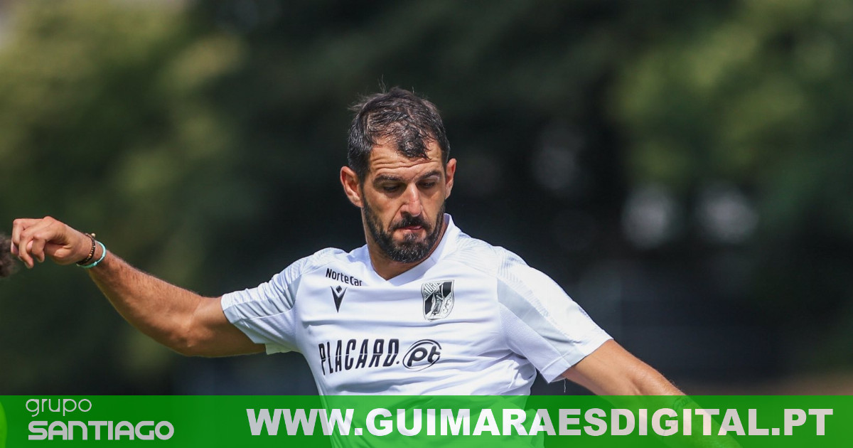 Vitória perdeu com o E. Amadora num jogo de preparação em Albufeira