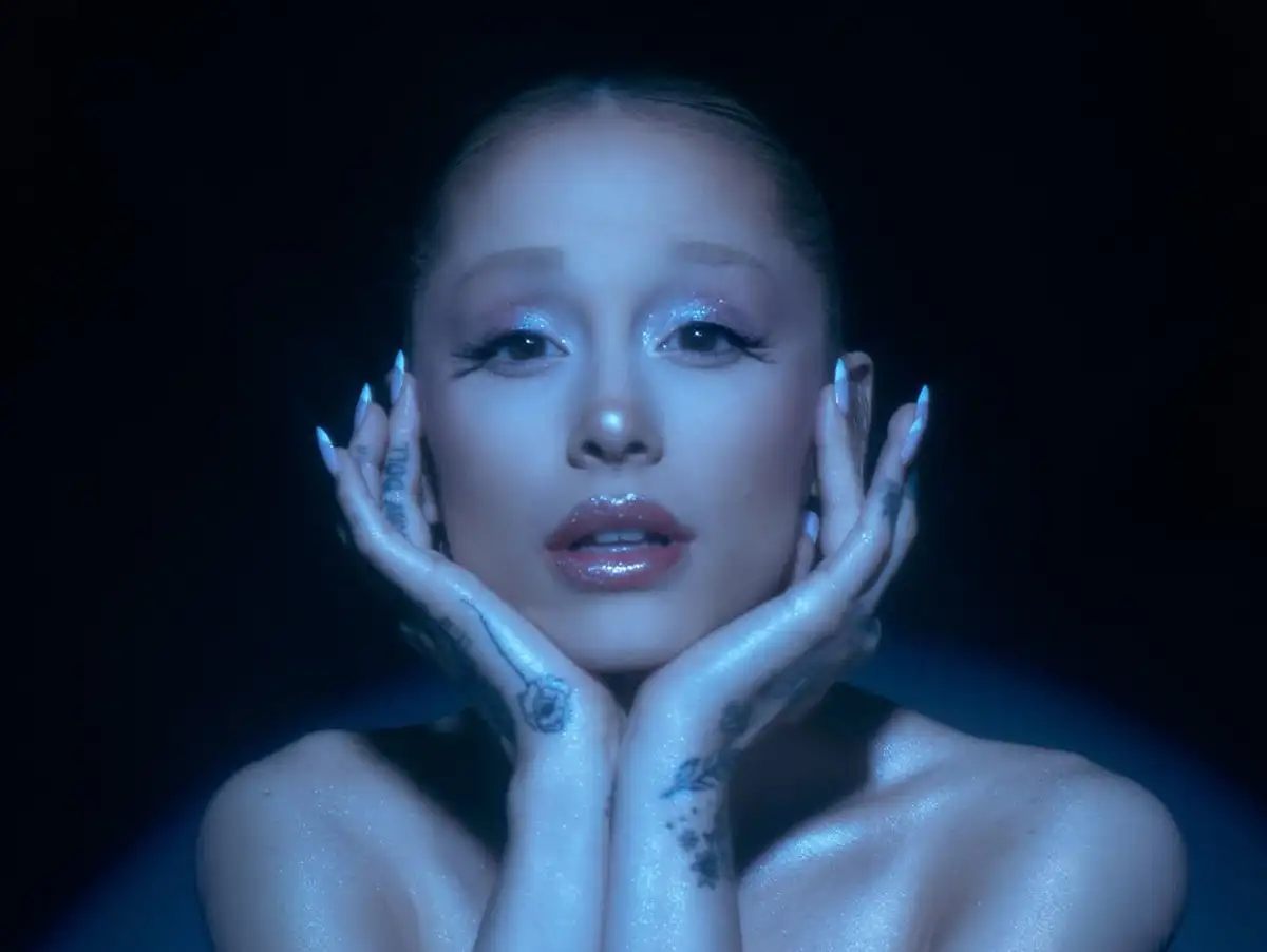4 artistas que querem gravar músicas com Ariana Grande