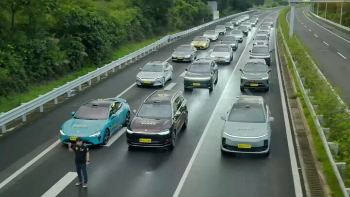 Teste real de condução autónoma: Tesla ganha a todos...
