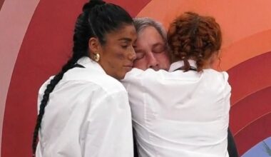 Bruno de Carvalho reconfortado por Ana Duarte e Catarina Miranda