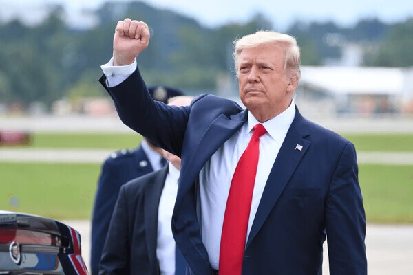 Fumo branco à vista? Trump e UE podem chegar a acordo de tarifas este fim de semana, avança 'Reuters'