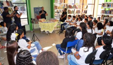 Lançamento de livro marca celebração do Dia do Escritor na Biblioteca Municipal Folk Rocha - Prefeitura de Barreiras
