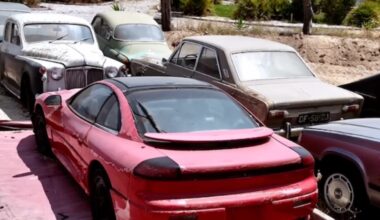 carros abandonados barn find