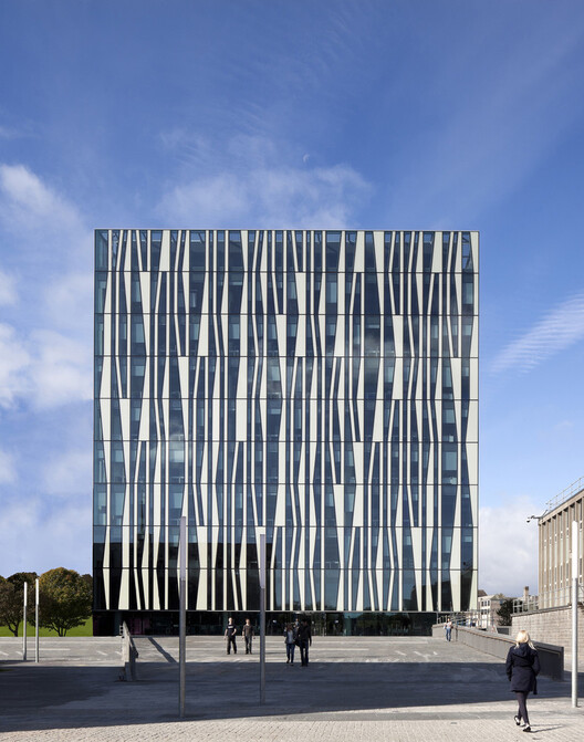 Contraste como estratégia projetual na arquitetura - Imagem 14 de 19