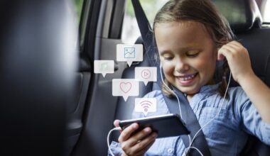 Criança no smartphone, nas redes sociais