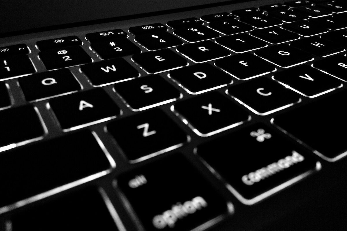 espiões ucranianos roubaram 100 TB de dados à Rússia (e apagaram tudo)