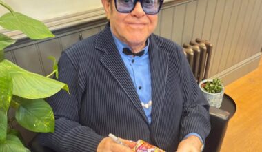 Elton John comemora 35 anos de sobriedade