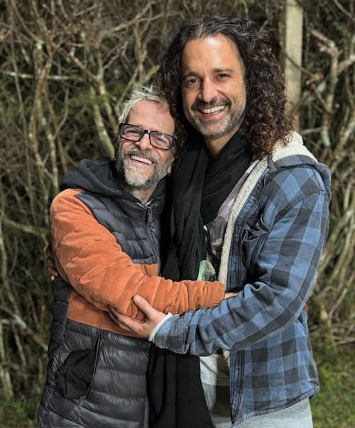 Atores de A Viagem têm reencontro e refazem foto após 31 anos; veja antes e depois