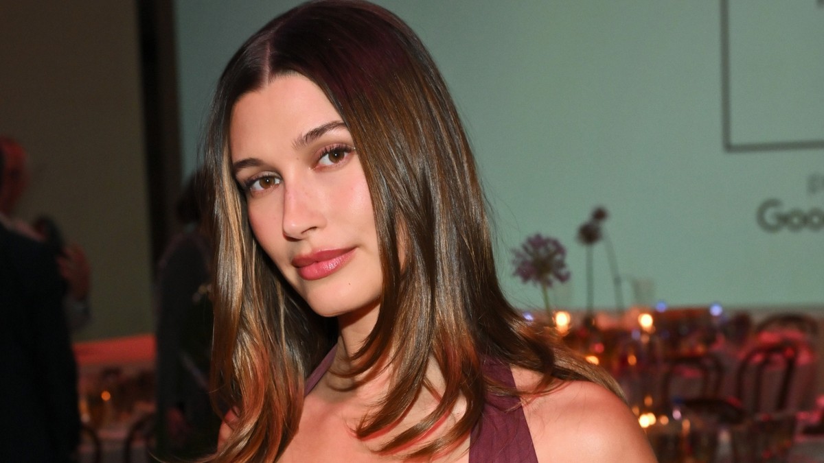 Hailey Bieber revela produto usado na gravidez que é vendido no Brasil; veja o valor