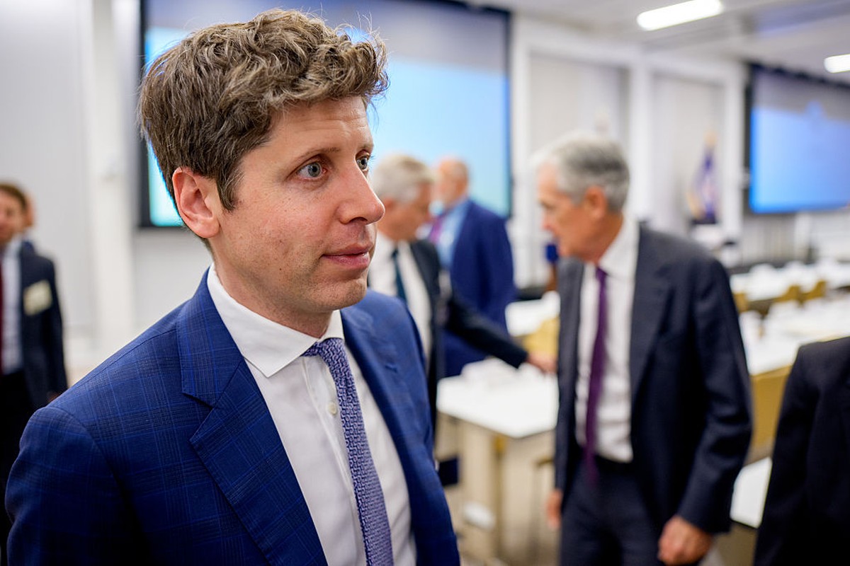 'O que foi que fizemos?' Sam Altman compara a criação do ChatGPT à bomba atômica - Época Negócios