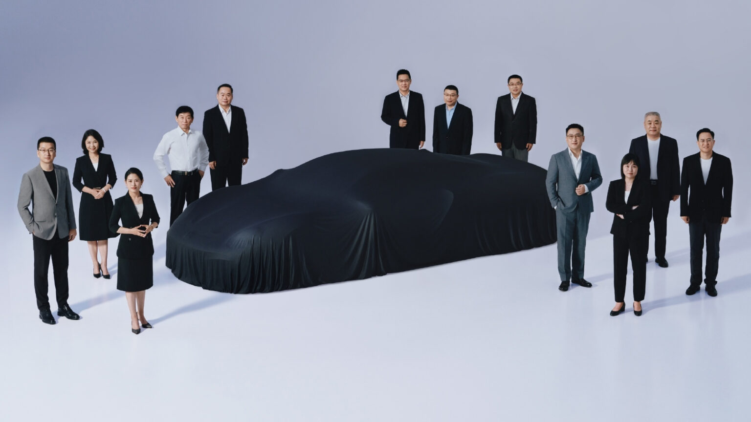 Este supercarro chinês com motor V8 não tem medo da Lamborghini