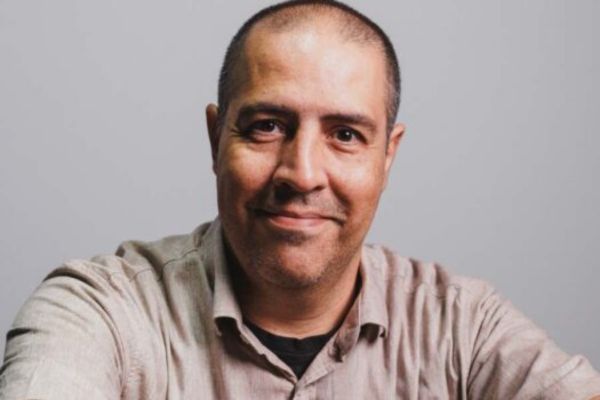Autor de Santo André lança livro que revela vidas invisíveis nas cidades