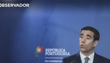 Santos Pereira bate Centeno no "teste da independência" – Observador