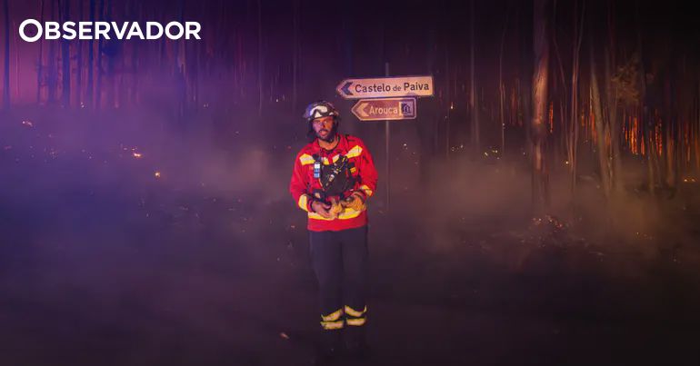 Fagulhas apagadas por sorte e bombeiros a recuar. O pior dia – Observador