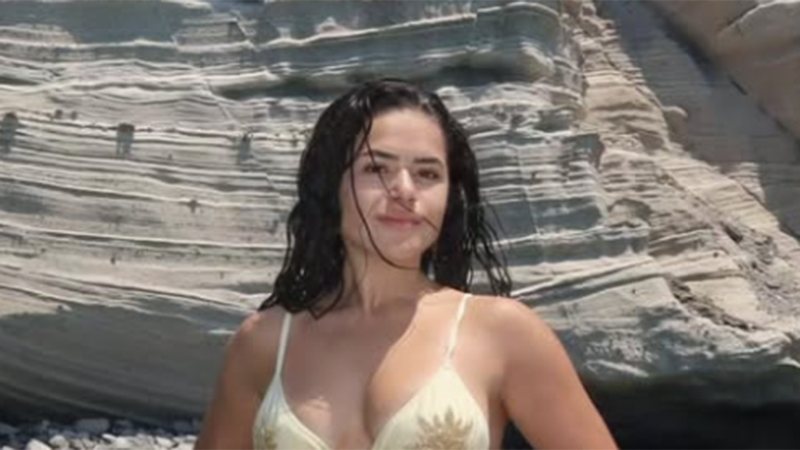 Magérrima, Maisa Silva exibe fotos de biquíni nas férias