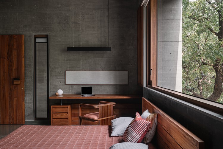 Casa MS / Studio Saransh - Fotografia de Interiores, Sala de Estar, Madeira