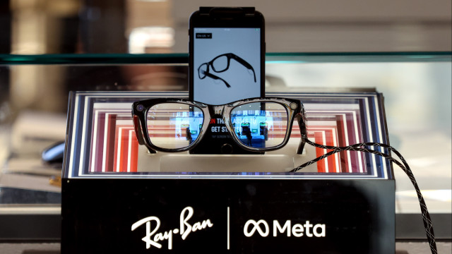 Meta tem bons motivos para 'sorrir' com vendas de óculos inteligentes