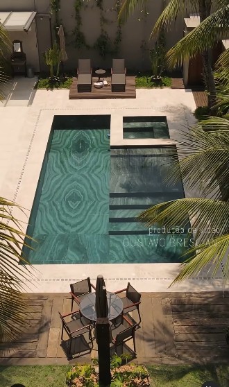 Piscina da casa de Alexandre Nero — Foto: Reprodução/Instagram