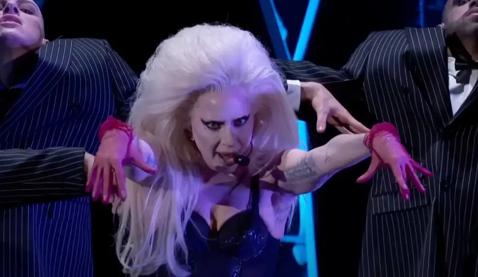 Clipe novo da Lady Gaga? Tim Burton confirma novo trabalho com ela