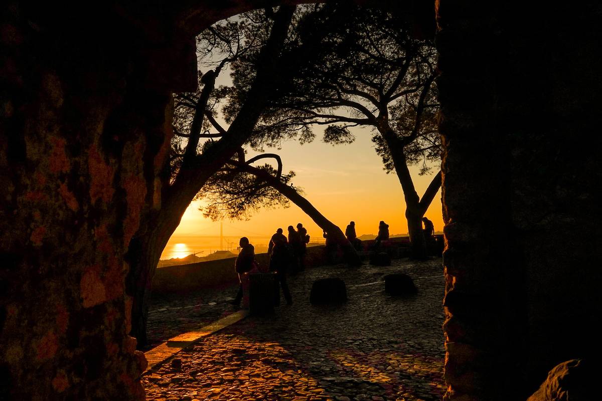 pôr do sol no castelo de são jorge