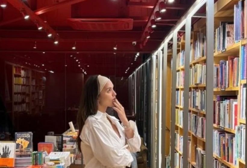 Rafa Kalimann em livraria