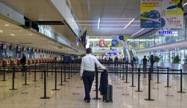 Aeroportos da UE vão abandonar limite de 100 ml de líquidos na bagagem de mão