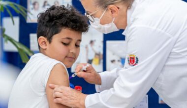 Vacinação nas escolas é retomada com volta às aulas na rede estadual