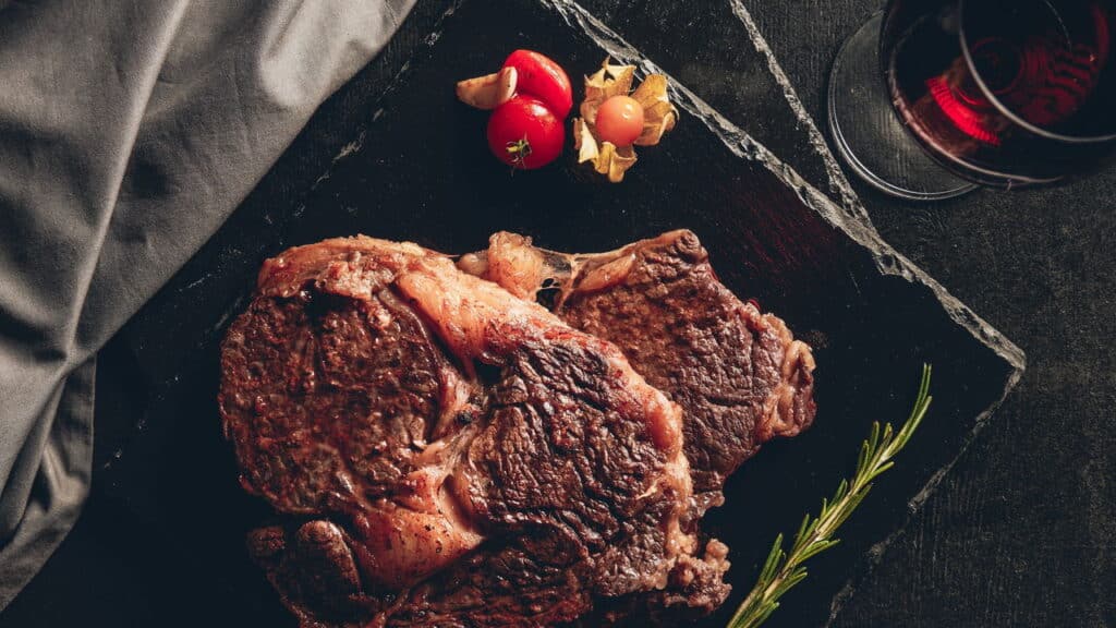 Atenção: alimento comum na mesa dos brasileiros pode aumentar risco de câncer no intestino; entenda