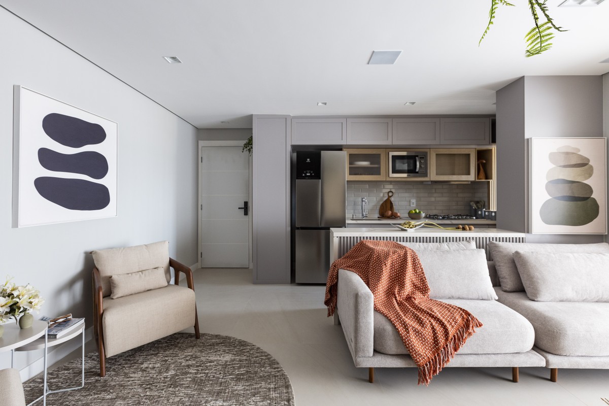 Sala com sofá cinza: 11 ideias de decoração para se inspirar | Smart