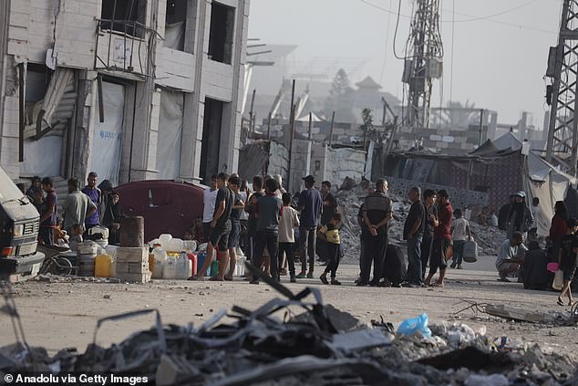 Os militares israelenses declararam a cidade de Gaza 'uma zona de combate perigosa' na sexta -feira, enquanto se preparava para conquistar a maior cidade do território palestino