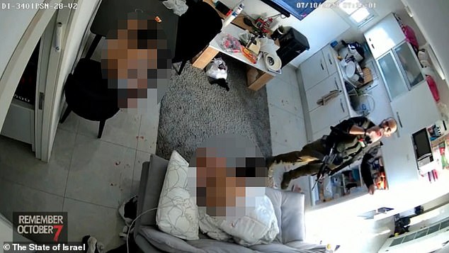 Israel lança imagens angustiantes de terroristas do Hamas assassinando o pai em frente a seus dois filhos em 7 de outubro - no mesmo dia IDF começa a ofensiva de Gaza