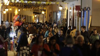 Paraty lotada na primeira noite da Flip 2025 — Foto: Alexandre Cassiano