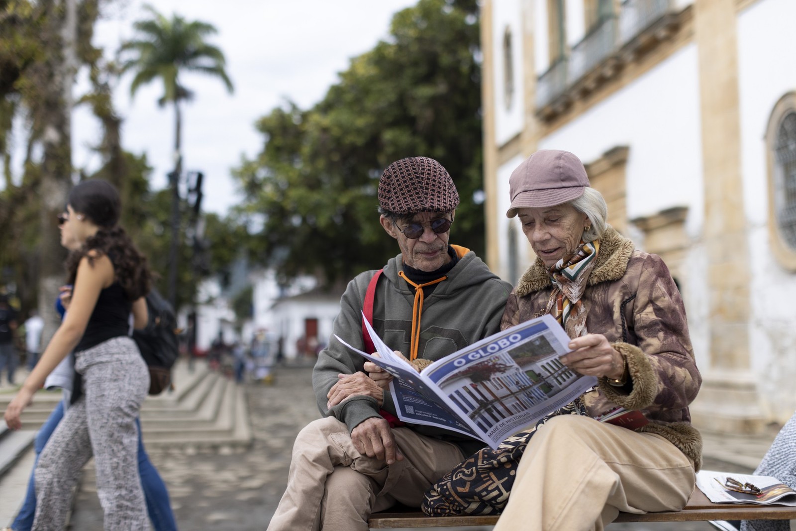 O GLOBO publica em Paraty um jornal especialmente para a Flip — Foto: Márcia Foletto