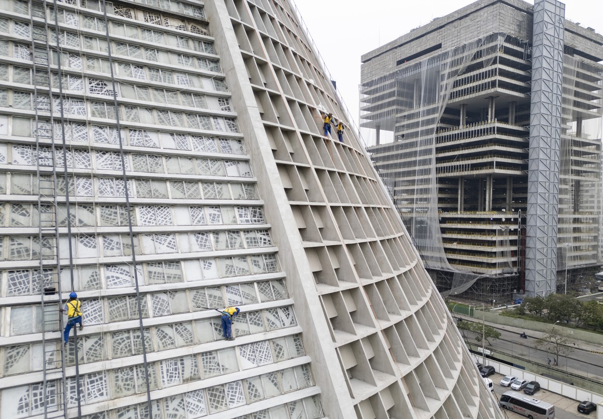Ícones do modernismo no Centro do Rio, Catedral Metropolitana e sede da Petrobras passam por reformas estruturais; veja fotos